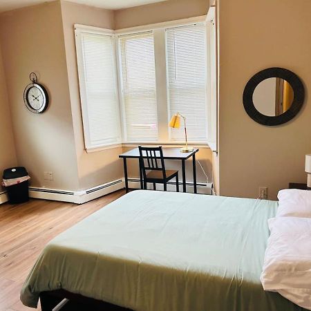 Nice Big Room Near Whole Foods, Brown University With Shared Bathroom And Kitchen Providence Eksteriør bilde