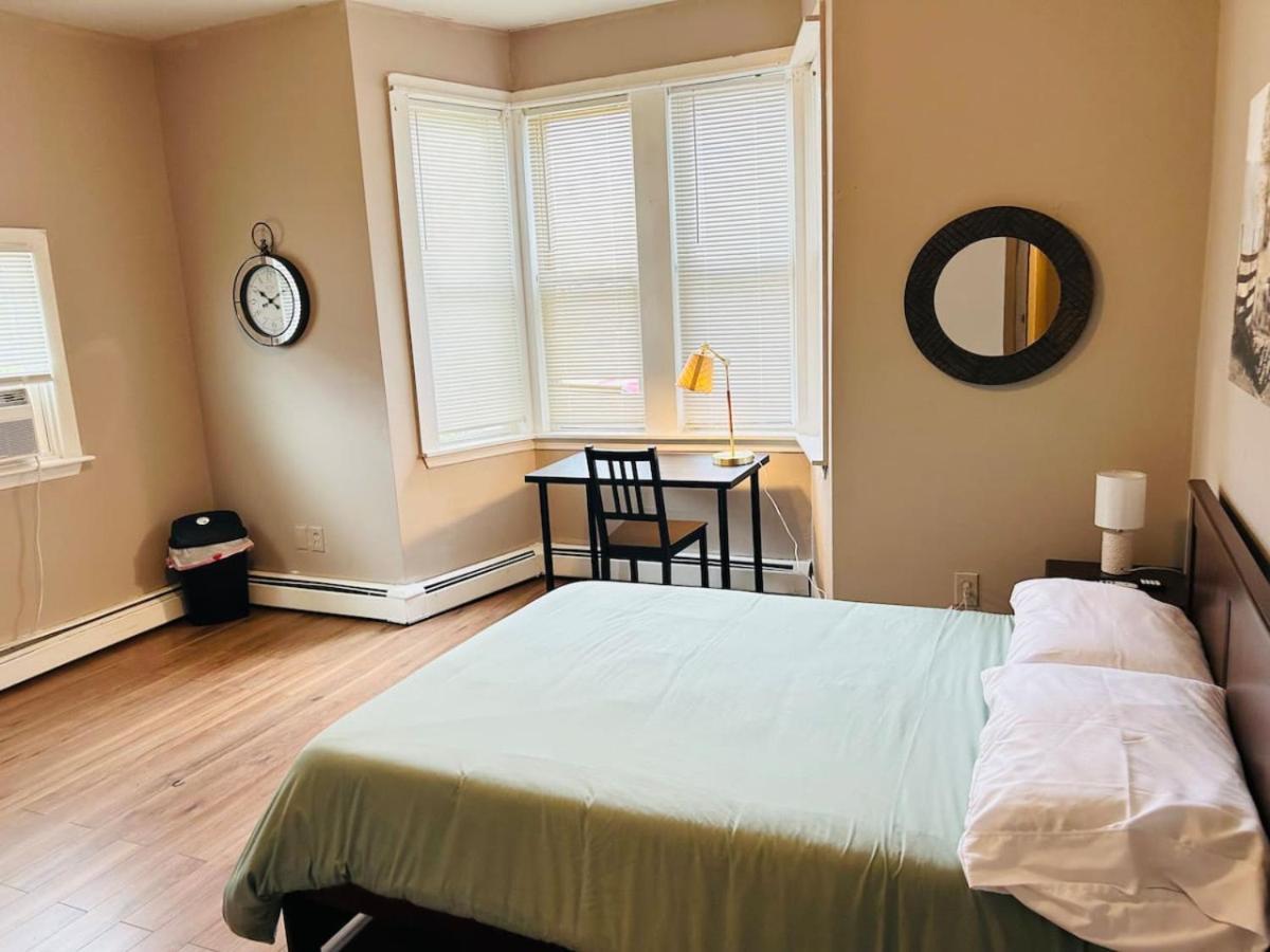 Nice Big Room Near Whole Foods, Brown University With Shared Bathroom And Kitchen Providence Eksteriør bilde