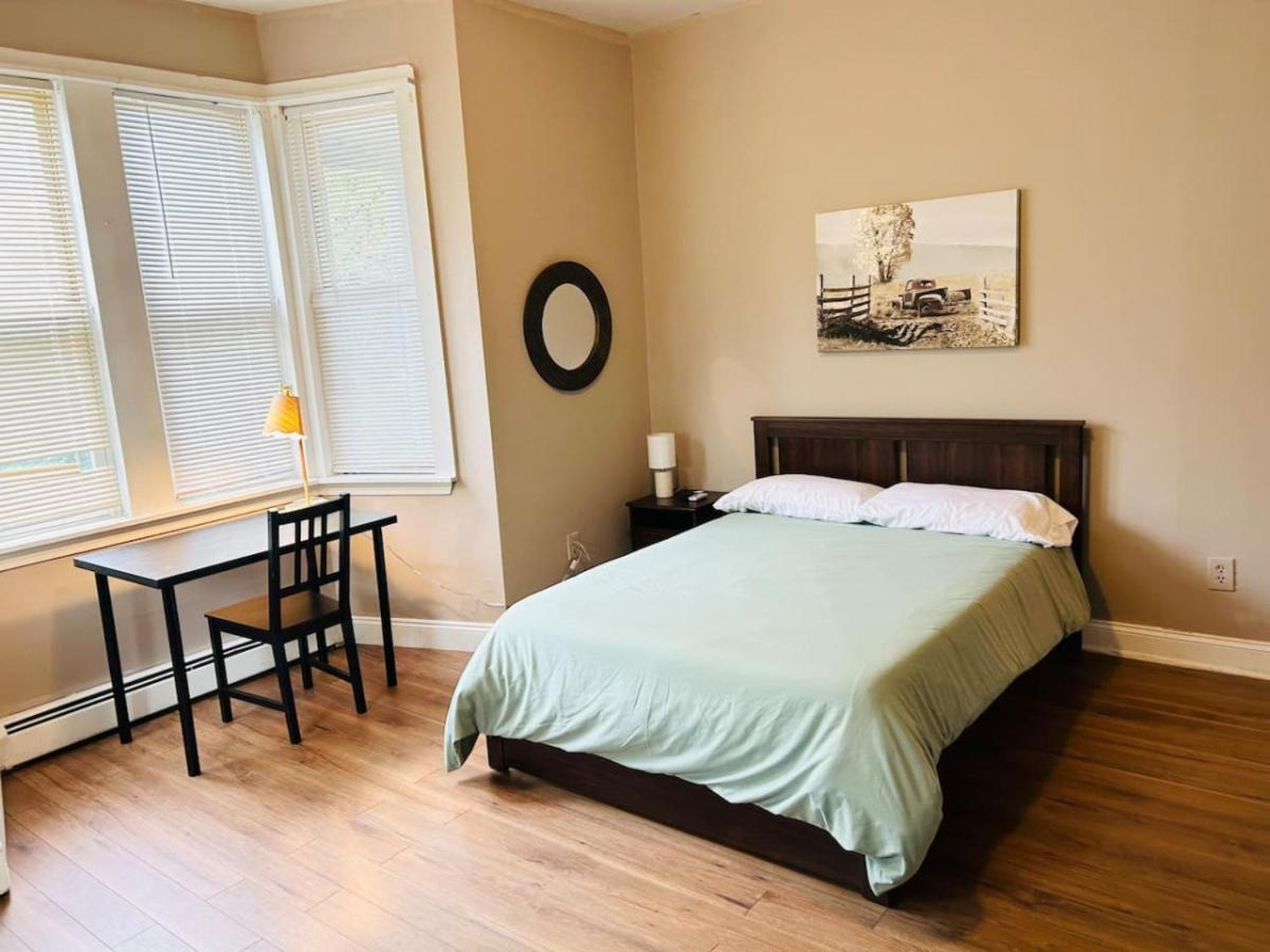 Nice Big Room Near Whole Foods, Brown University With Shared Bathroom And Kitchen Providence Eksteriør bilde